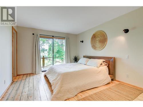 10604 Bonnie Drive, Lake Country, BC - Indoor Photo Showing Bedroom