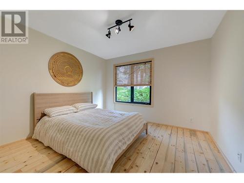 10604 Bonnie Drive, Lake Country, BC - Indoor Photo Showing Bedroom