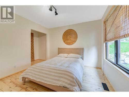 10604 Bonnie Drive, Lake Country, BC - Indoor Photo Showing Bedroom