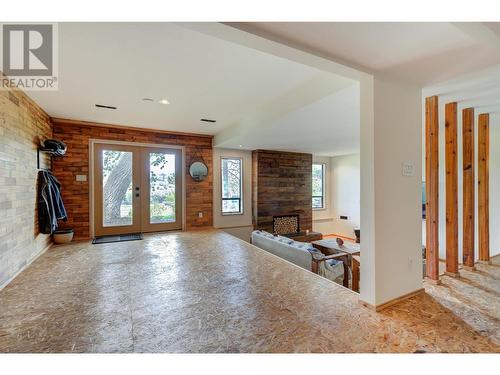 10604 Bonnie Drive, Lake Country, BC - Indoor With Fireplace