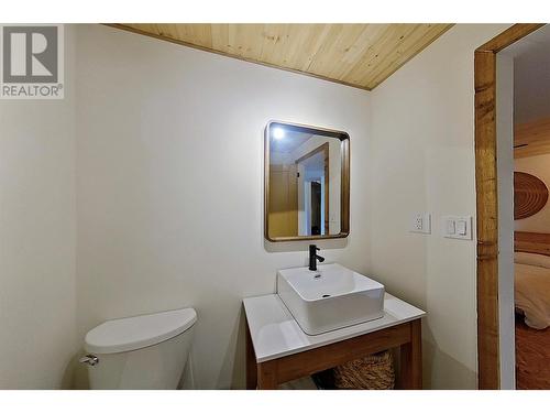 10604 Bonnie Drive, Lake Country, BC - Indoor Photo Showing Bathroom