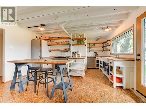 10604 Bonnie Drive, Lake Country, BC - Indoor Photo Showing Dining Room