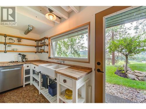 10604 Bonnie Drive, Lake Country, BC - Indoor Photo Showing Kitchen With Double Sink