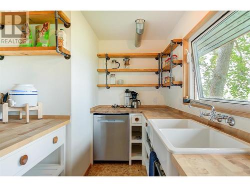 10604 Bonnie Drive, Lake Country, BC - Indoor Photo Showing Kitchen With Double Sink