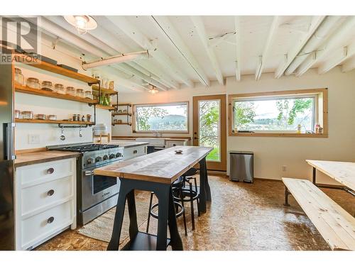 10604 Bonnie Drive, Lake Country, BC - Indoor Photo Showing Kitchen