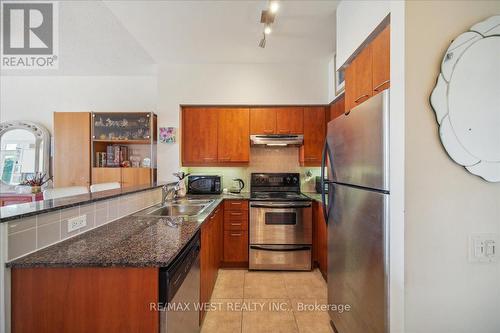 511 - 455 Rosewell Avenue, Toronto (Lawrence Park South), ON - Indoor Photo Showing Kitchen With Double Sink