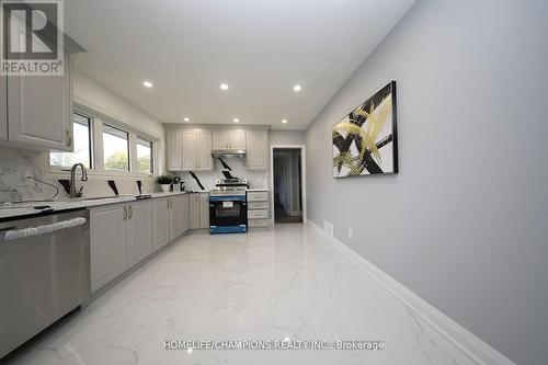 426 Cromwell Avenue, Oshawa (Vanier), ON - Indoor Photo Showing Kitchen