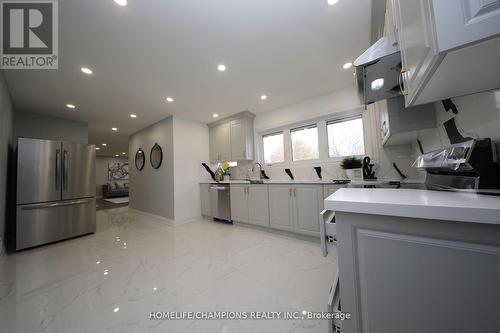 426 Cromwell Avenue, Oshawa (Vanier), ON - Indoor Photo Showing Kitchen