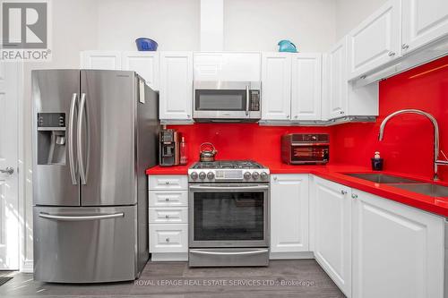 19 Civic Square Gate, Aurora (Bayview Wellington), ON - Indoor Photo Showing Kitchen With Stainless Steel Kitchen