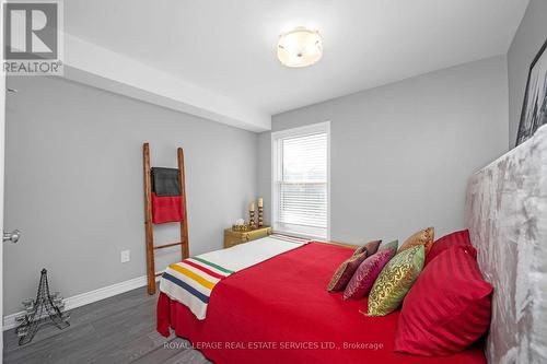 19 Civic Square Gate, Aurora (Bayview Wellington), ON - Indoor Photo Showing Bedroom