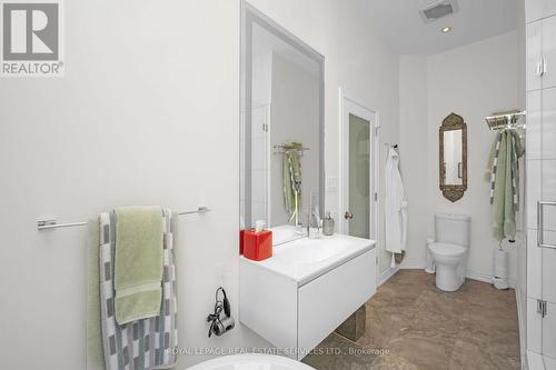 19 Civic Square Gate, Aurora (Bayview Wellington), ON - Indoor Photo Showing Bathroom