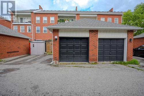 19 Civic Square Gate, Aurora (Bayview Wellington), ON - Outdoor