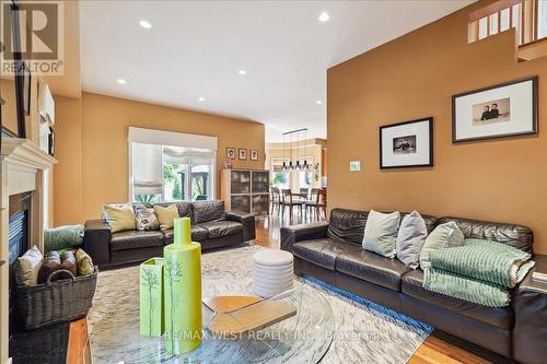 203 Thomson Creek Boulevard, Vaughan, ON - Indoor Photo Showing Living Room