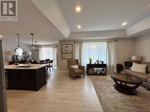 116 Hastings Park Drive S, Belleville, ON - Indoor Photo Showing Living Room