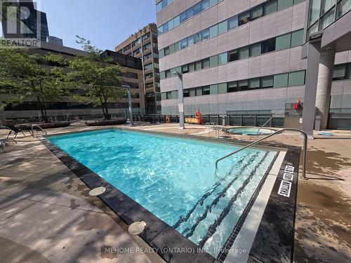 #2808 - 832 Bay Street, Toronto (Bay Street Corridor), ON - Outdoor With In Ground Pool