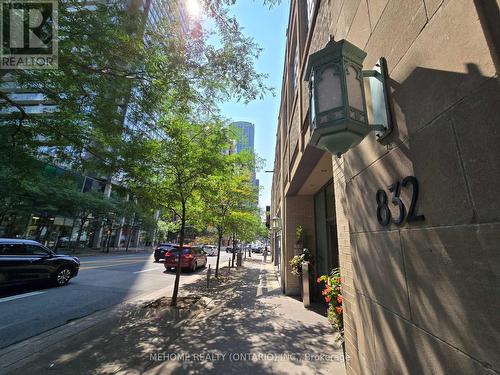 #2808 - 832 Bay Street, Toronto (Bay Street Corridor), ON - Outdoor