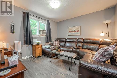 5 Melinda Crescent, Barrie (Allandale), ON - Indoor Photo Showing Living Room