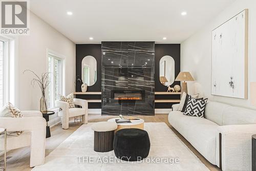 533 Woodland Avenue, Burlington (Brant), ON - Indoor Photo Showing Living Room With Fireplace