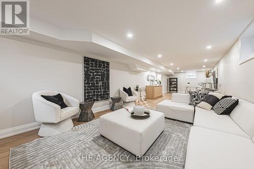 533 Woodland Avenue, Burlington (Brant), ON - Indoor Photo Showing Living Room