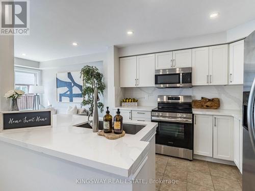 4885 Capri Crescent, Burlington (Alton), ON - Indoor Photo Showing Kitchen