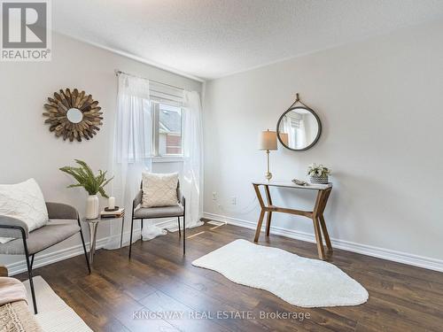 4885 Capri Crescent, Burlington (Alton), ON - Indoor Photo Showing Living Room