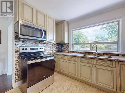 534 Pinegrove Road, Oakville (Bronte East), ON - Indoor Photo Showing Kitchen With Upgraded Kitchen