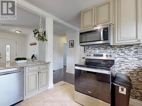 534 Pinegrove Road, Oakville (Bronte East), ON - Indoor Photo Showing Kitchen With Upgraded Kitchen