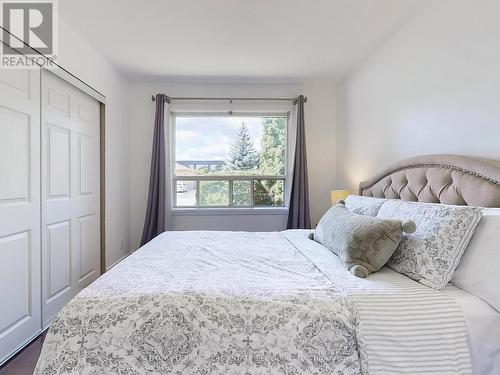 534 Pinegrove Road, Oakville (Bronte East), ON - Indoor Photo Showing Bedroom