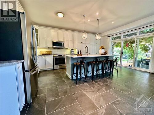 114 Strathcarron Crescent, Ottawa, ON - Indoor Photo Showing Kitchen