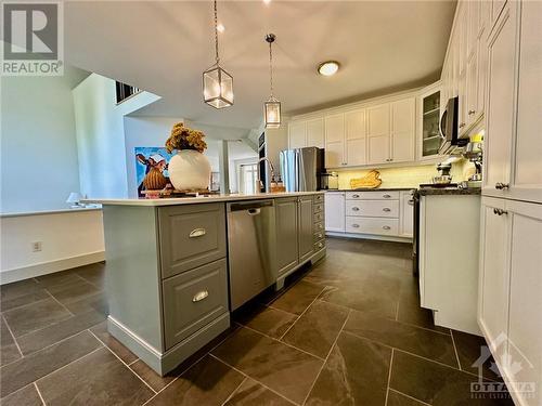 114 Strathcarron Crescent, Ottawa, ON - Indoor Photo Showing Kitchen