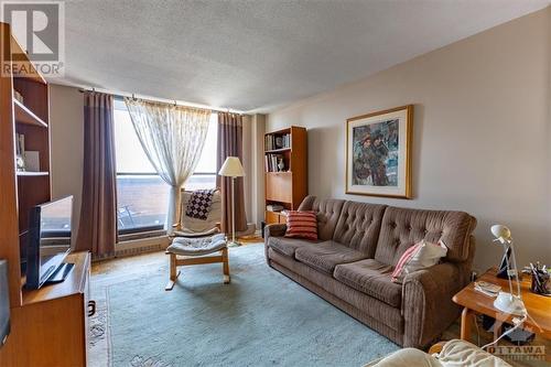 505 St Laurent Boulevard Unit#652, Ottawa, ON - Indoor Photo Showing Living Room