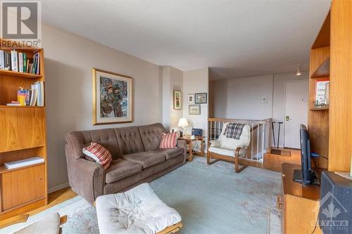 505 St Laurent Boulevard Unit#652, Ottawa, ON - Indoor Photo Showing Living Room