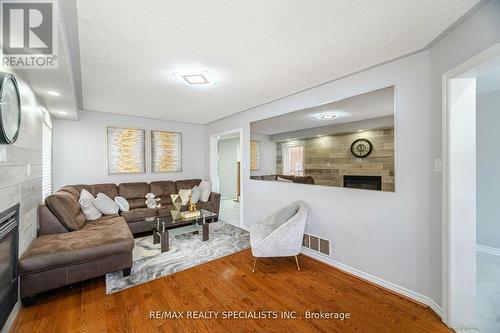 32 Rainforest Drive, Brampton (Sandringham-Wellington), ON - Indoor Photo Showing Living Room