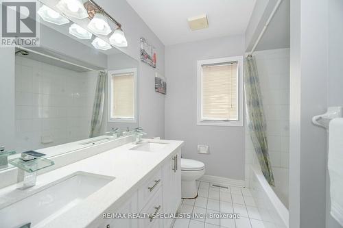 32 Rainforest Drive, Brampton (Sandringham-Wellington), ON - Indoor Photo Showing Bathroom