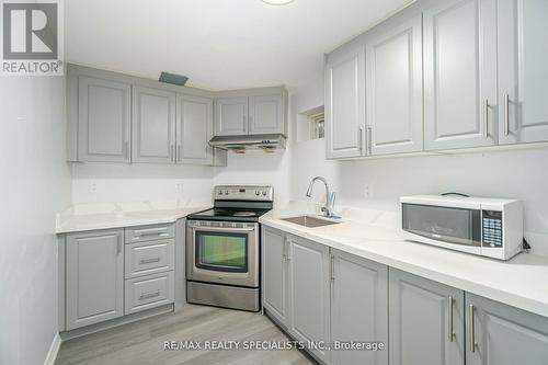 32 Rainforest Drive, Brampton (Sandringham-Wellington), ON - Indoor Photo Showing Kitchen