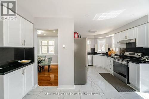 32 Rainforest Drive, Brampton (Sandringham-Wellington), ON - Indoor Photo Showing Kitchen