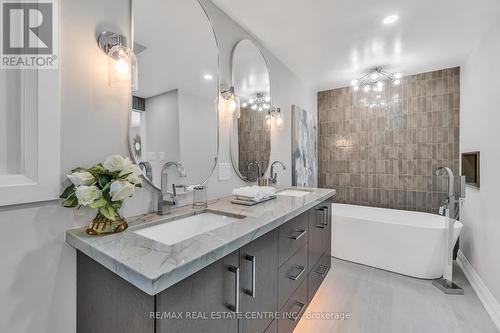 902 Kowal Drive, Mississauga (Lorne Park), ON - Indoor Photo Showing Bathroom