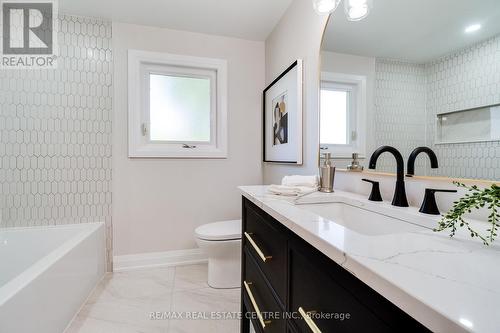 902 Kowal Drive, Mississauga (Lorne Park), ON - Indoor Photo Showing Bathroom