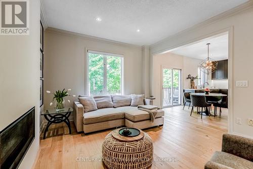 2083 Jaguar Lane, Oakville (West Oak Trails), ON - Indoor Photo Showing Living Room