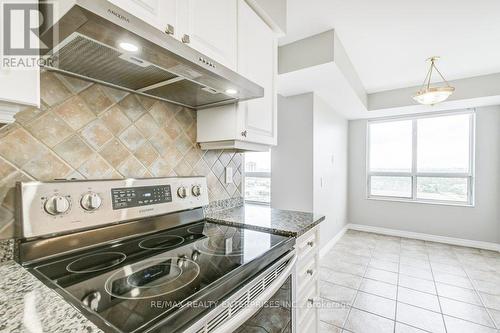 1824 - 25 Kingsbridge Garden Circle, Mississauga (Hurontario), ON - Indoor Photo Showing Kitchen