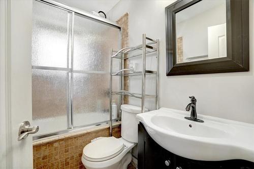 112 Sunrise Drive, Hamilton, ON - Indoor Photo Showing Bathroom