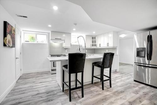 112 Sunrise Drive, Hamilton, ON - Indoor Photo Showing Kitchen