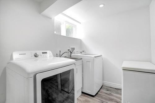 112 Sunrise Drive, Hamilton, ON - Indoor Photo Showing Laundry Room