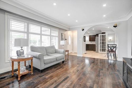 112 Sunrise Drive, Hamilton, ON - Indoor Photo Showing Living Room