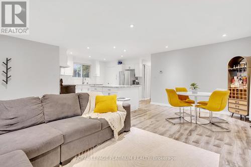 6 Rossford Crescent, Kitchener, ON - Indoor Photo Showing Living Room