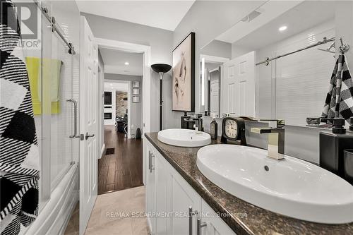 3191 Kirk Road, Hamilton, ON - Indoor Photo Showing Bathroom