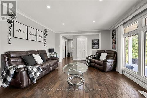 3191 Kirk Road, Hamilton, ON - Indoor Photo Showing Living Room