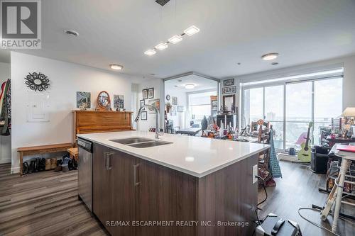 506 - 467 Charlton Avenue E, Hamilton (Stinson), ON - Indoor Photo Showing Kitchen With Double Sink