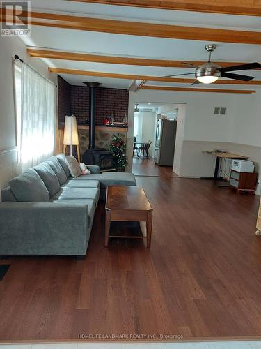 3920 Algonquin Avenue, Innisfil, ON - Indoor Photo Showing Living Room