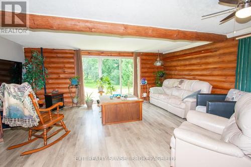 1322 River Road, Kawartha Lakes, ON - Indoor Photo Showing Living Room